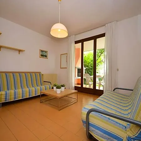 Beautiful Large With Shared Pool