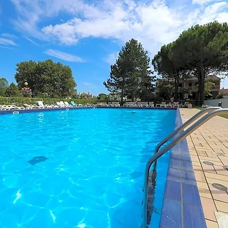 Beautiful Large With Shared Pool Hotel *