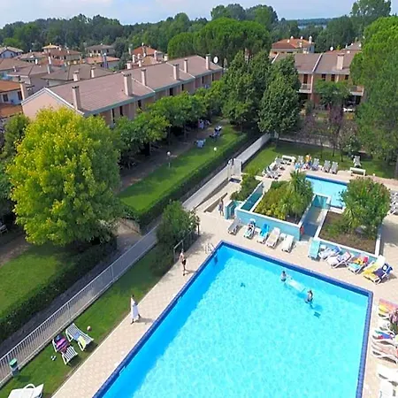 Beautiful Large With Shared Pool Hotel