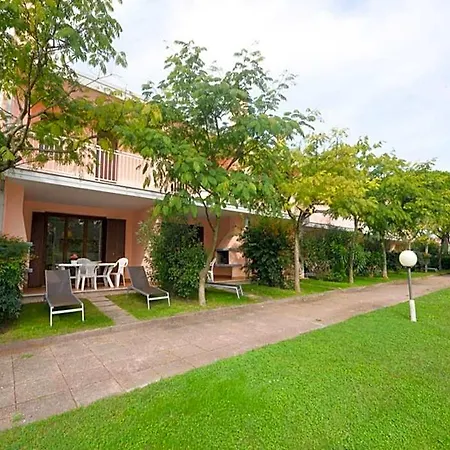 Beautiful Large With Shared Pool Hotel Bibione