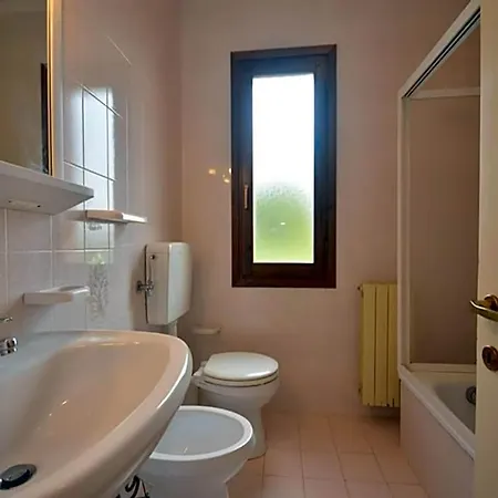 Hotel Beautiful Large With Shared Pool Bibione
