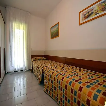 Beautiful Large With Shared Pool *